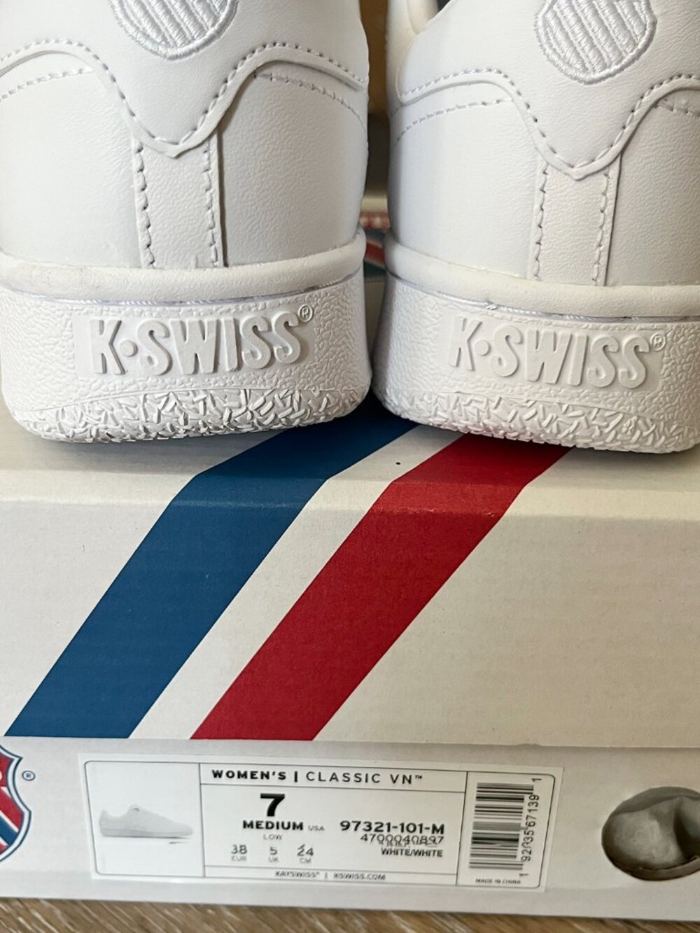 NEW K-Swiss Classic White Sneakers SZ7 - Picture 4 of 4